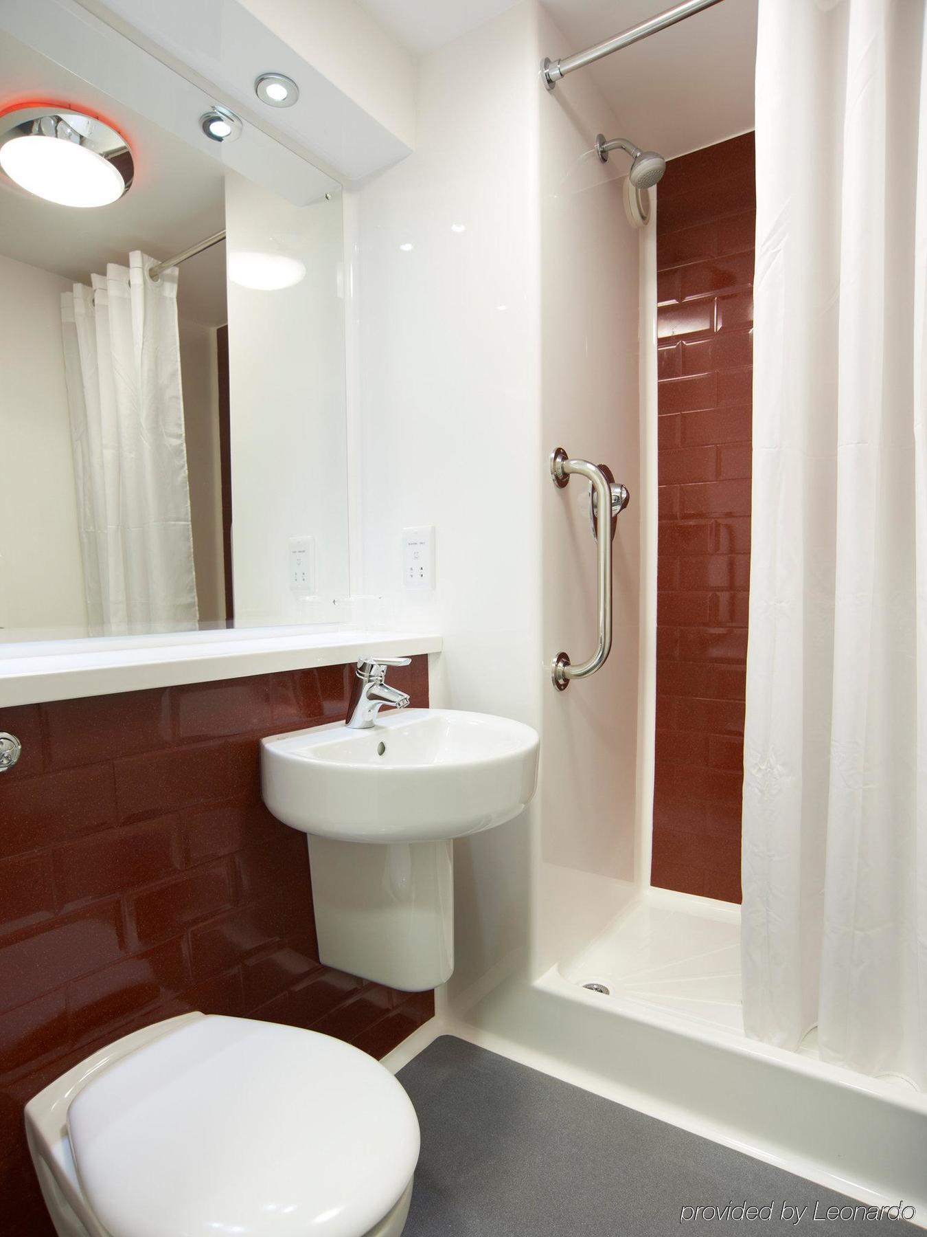 Travelodge London Stratford Hotel Exteriér fotografie